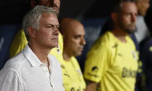 Mourinho dùng laptop để phản đối trọng tài