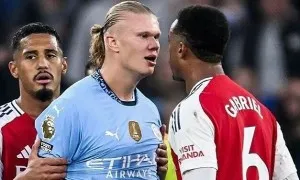 Haaland không hối hận khi ném bóng vào đầu trung vệ Arsenal